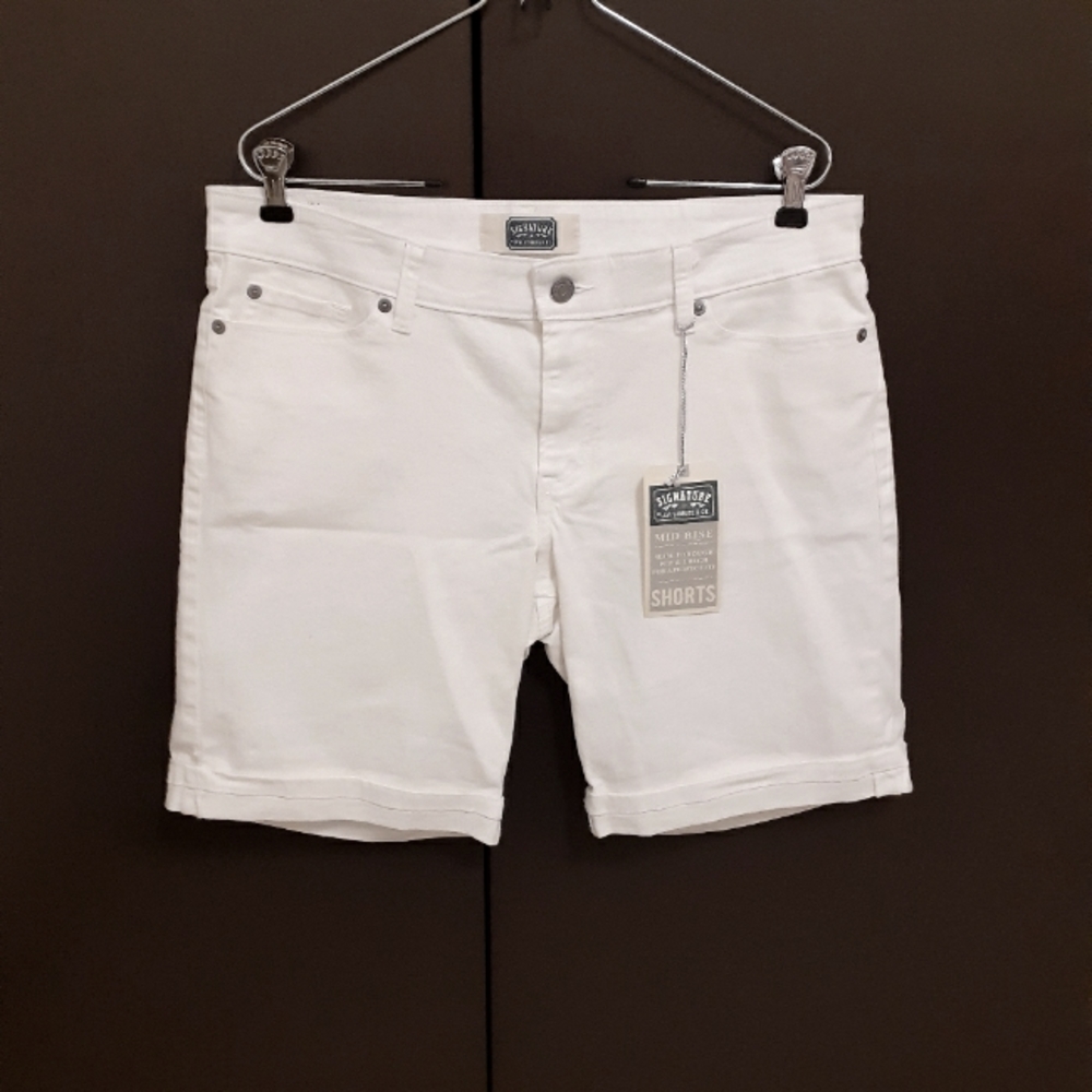 Levi Strauss Mid-rise Shorts, 8, White